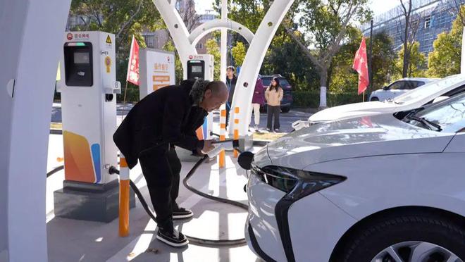 市区一大型新能源汽车充电站启用！位置在这里→(图2)