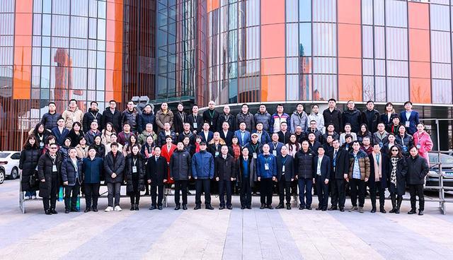 2024首届城市新能源高峰论坛在京召开(图11)