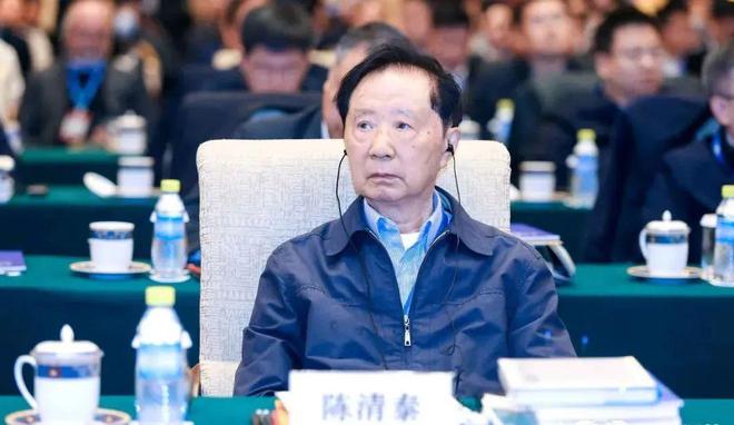 央企重组、智驾革命、全固态电池雷军、王传福、李想、何小鹏都在这个会上说了什么(图3)