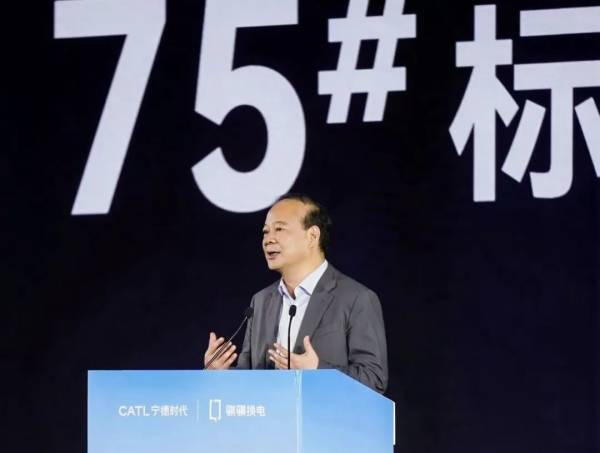 宁德时代豪言：2028年中国半数重卡将驶向电动化？(图1)