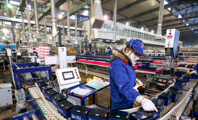 燃油车天塌了？中国公布新技术一针就让废旧锂电池满血复活！(图1)