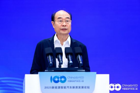 解码产业升级与生态重构2025新能源智能汽车新质发展论坛成功召开！(图3)