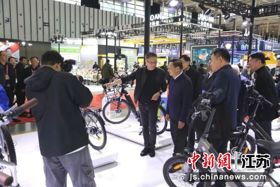 新能源电动车产业南京“赶考”勾勒出行新图景(图2)