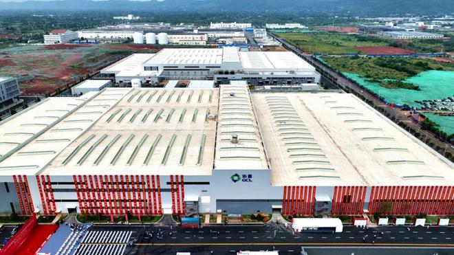 协鑫造“极”(图1)