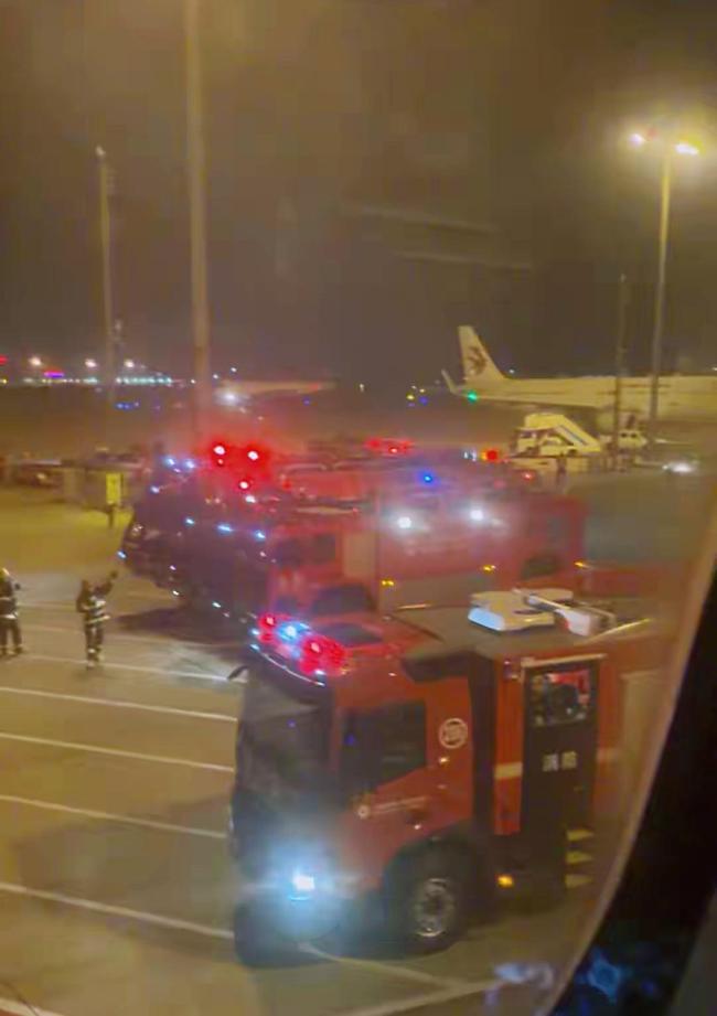 东航起火航班已安全抵达澄清火情原因(图6)