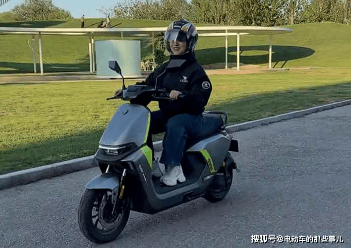 100公里续航+3年质保！星恒FAR游骑兵74V60Ah锂电池来了电动车有5大变化(图1)